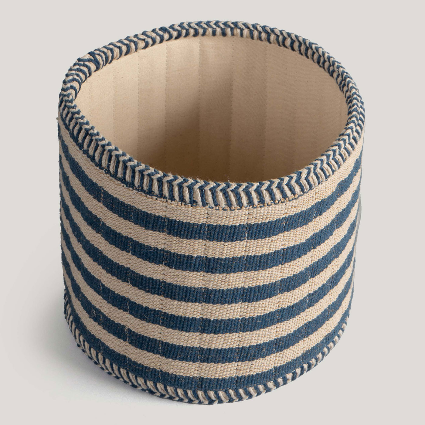 Arna Black / Ecru Handwoven Sabala Natural Fibre Planter - Image 2